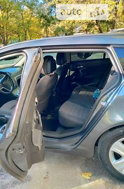 Универсал Opel Insignia 2011 в 