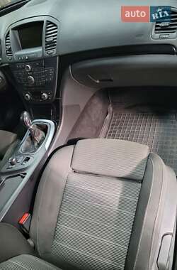Универсал Opel Insignia 2010 в 