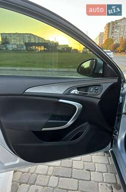 Седан Opel Insignia 2013 в Южному