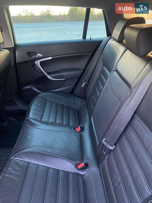 Универсал Opel Insignia 2010 в Хотине