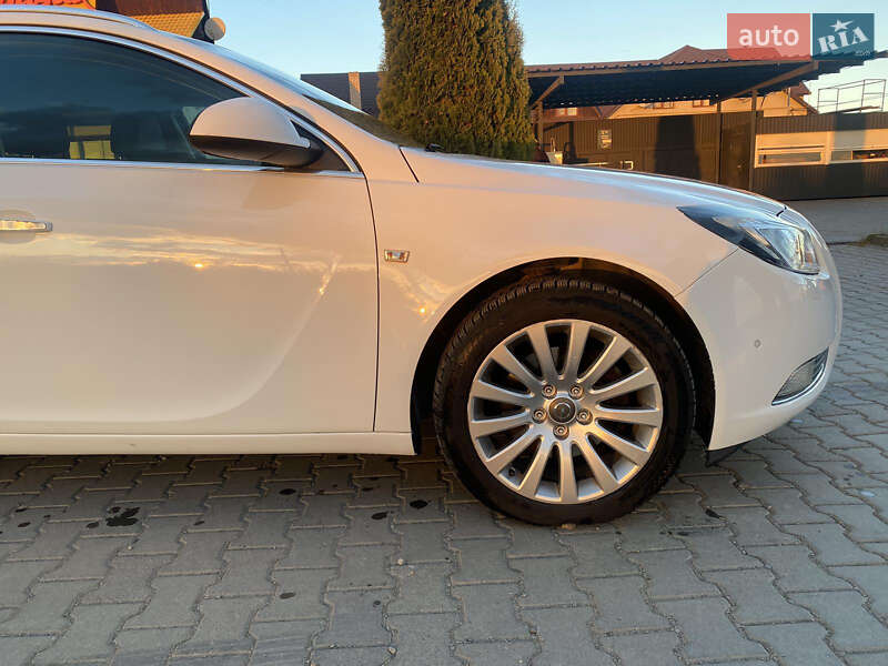 Универсал Opel Insignia 2010 в Хотине