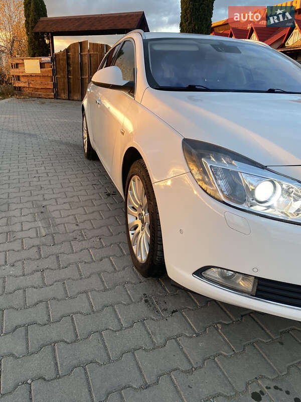 Универсал Opel Insignia 2010 в Хотине