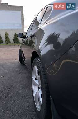 Седан Opel Insignia 2010 в 