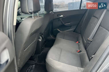 Ліфтбек Opel Insignia 2010 в 