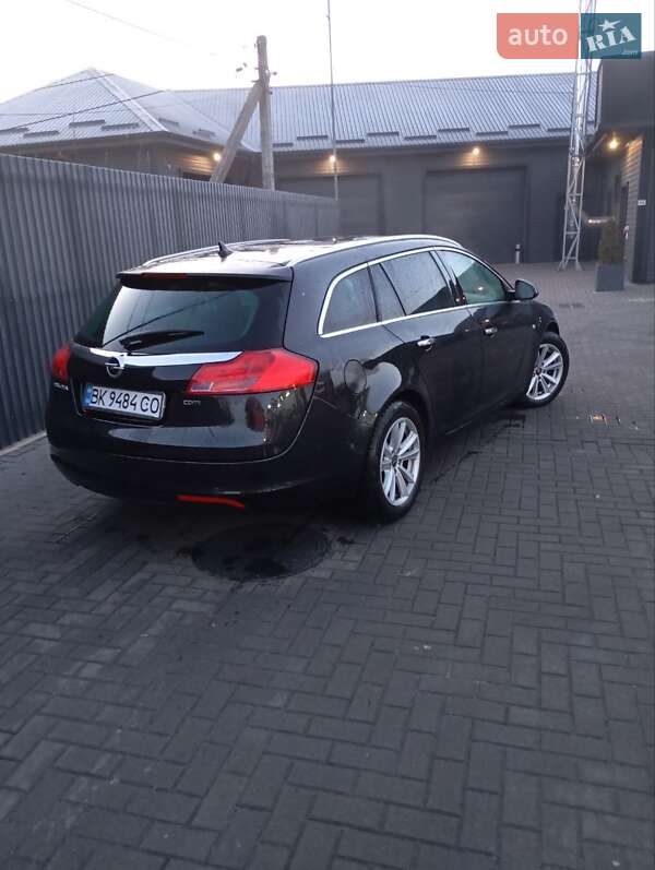 Універсал Opel Insignia 2010 в Сарнах