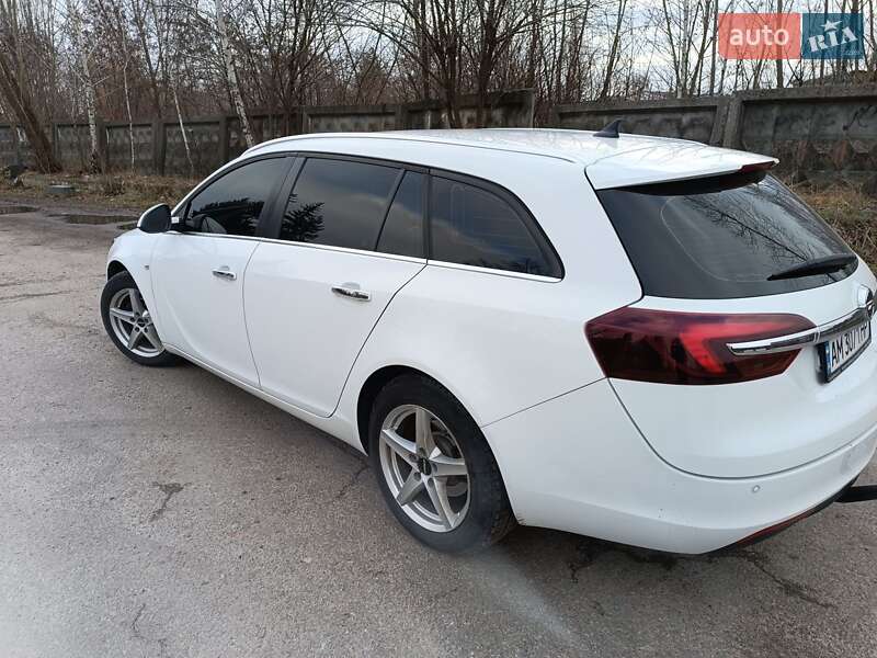 Универсал Opel Insignia 2015 в 