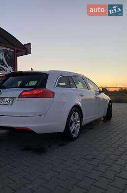 Универсал Opel Insignia 2012 в 
