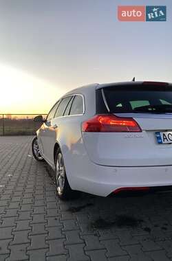 Универсал Opel Insignia 2012 в 