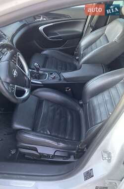 Универсал Opel Insignia 2012 в 