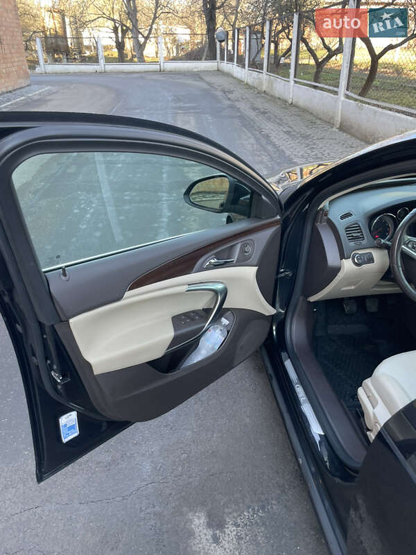 Седан Opel Insignia 2010 в Черновцах