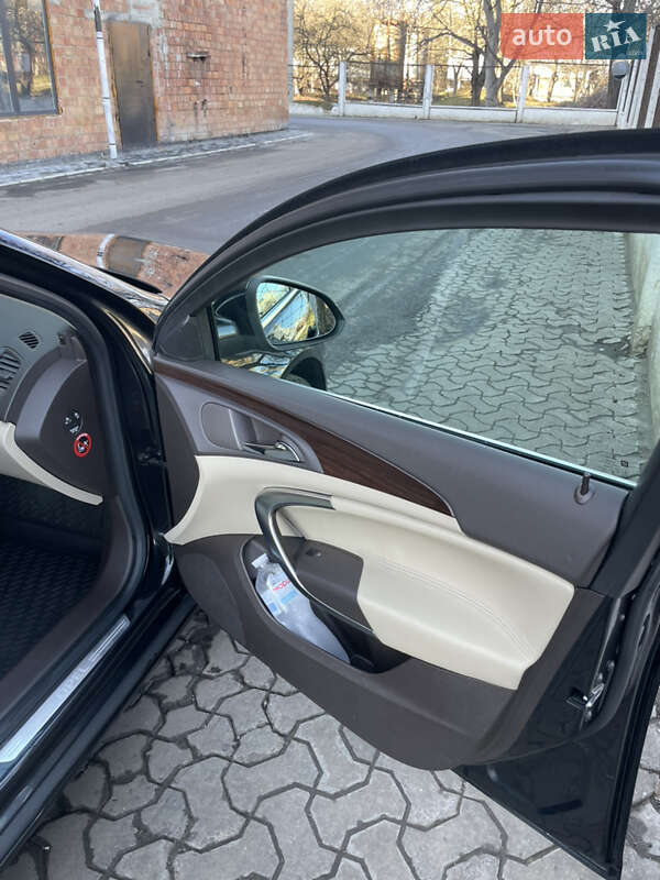 Седан Opel Insignia 2010 в Черновцах
