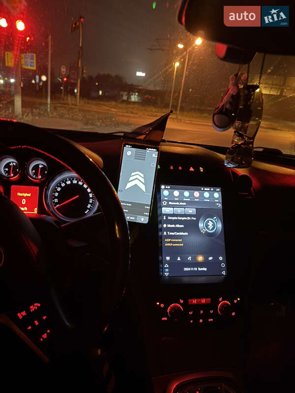 Универсал Opel Insignia 2010 в 