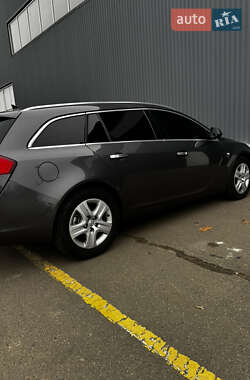 Универсал Opel Insignia 2010 в 