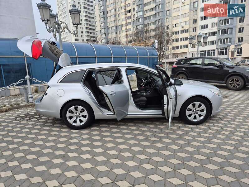 Универсал Opel Insignia 2013 в Черноморске