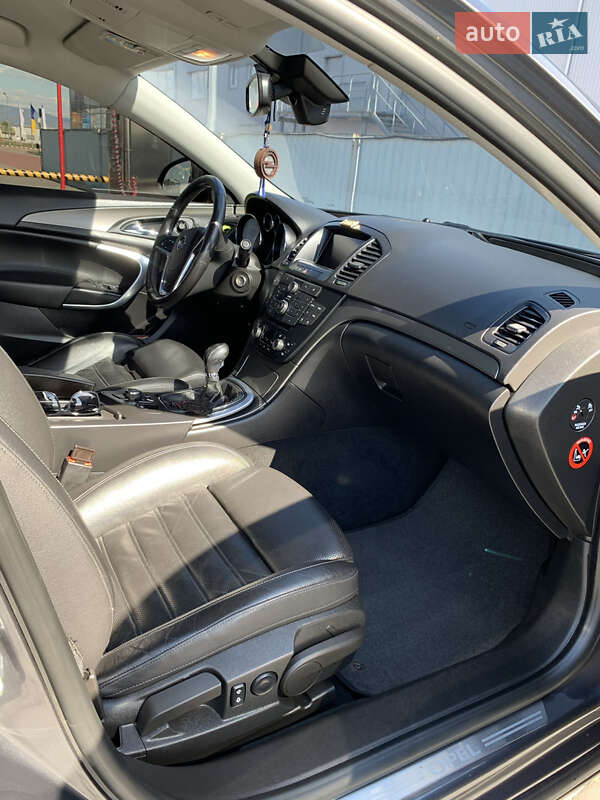 Седан Opel Insignia 2012 в Мукачево