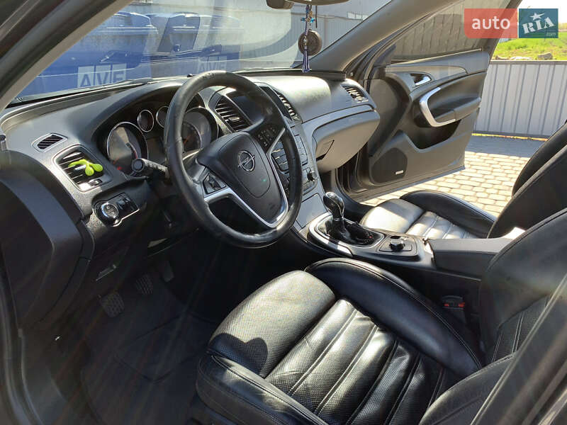 Седан Opel Insignia 2012 в Мукачево