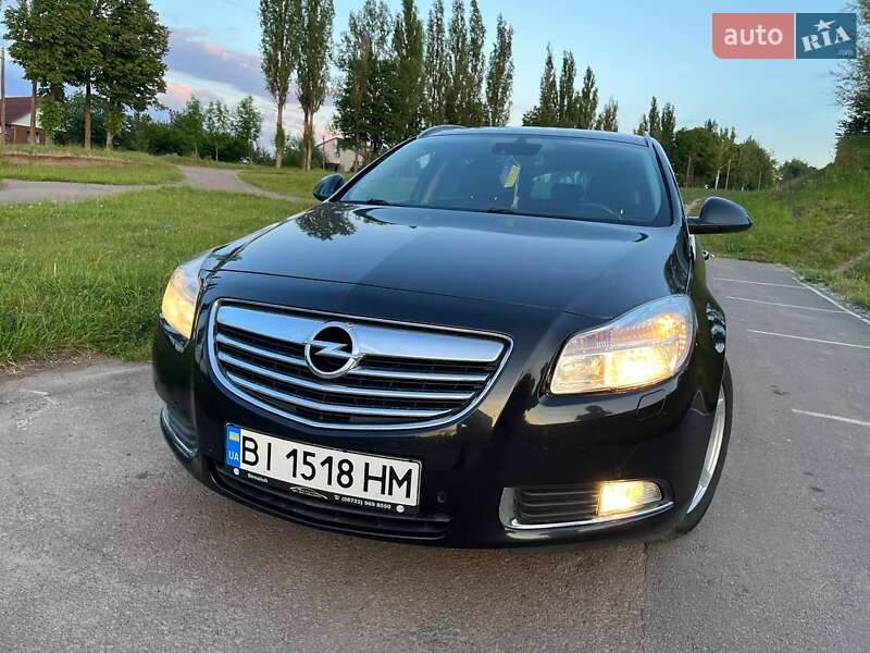 Универсал Opel Insignia 2011 в Тростянце