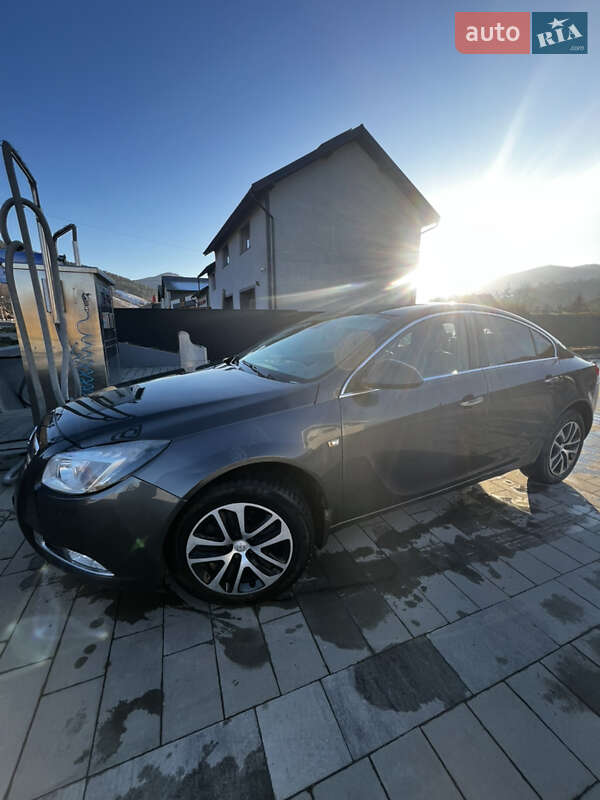 Седан Opel Insignia 2008 в Яремче