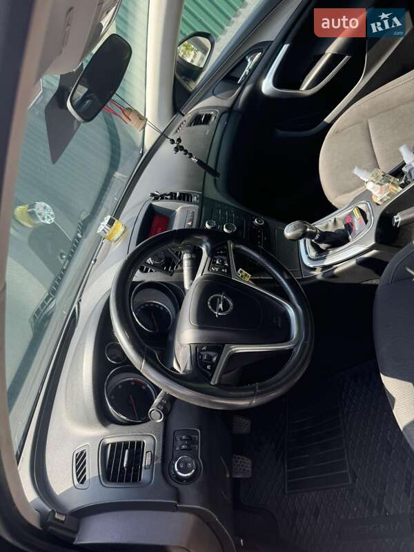 Универсал Opel Insignia 2010 в Новоднестровске