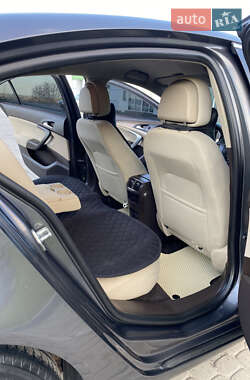 Лифтбек Opel Insignia 2010 в 