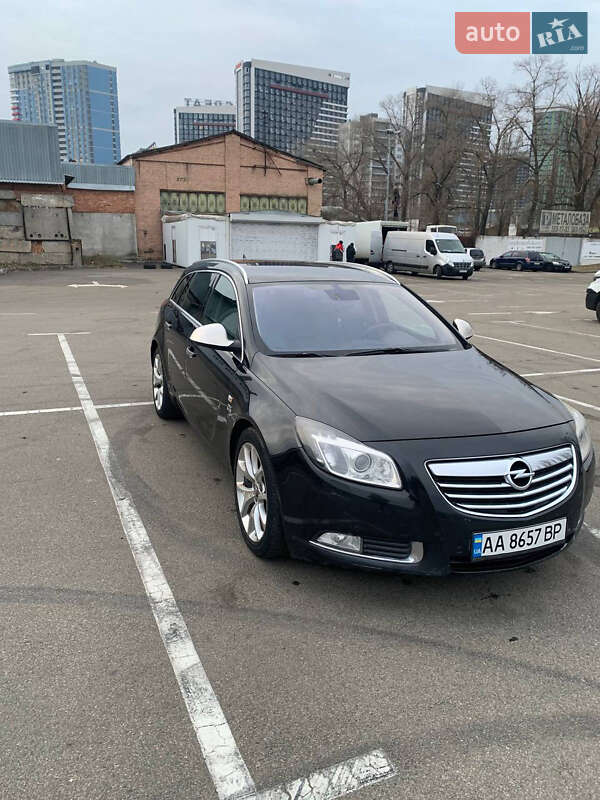 Универсал Opel Insignia 2010 в 