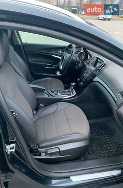 Универсал Opel Insignia 2010 в 