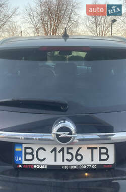 Универсал Opel Insignia 2015 в 