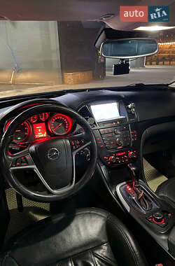 Универсал Opel Insignia 2011 в 