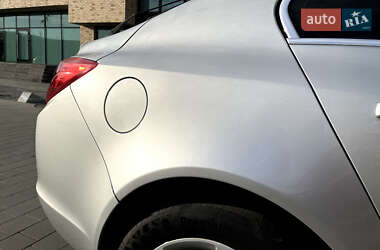 Лифтбек Opel Insignia 2011 в 