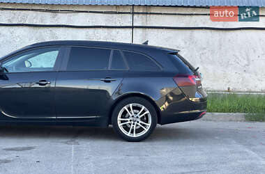 Универсал Opel Insignia 2015 в 