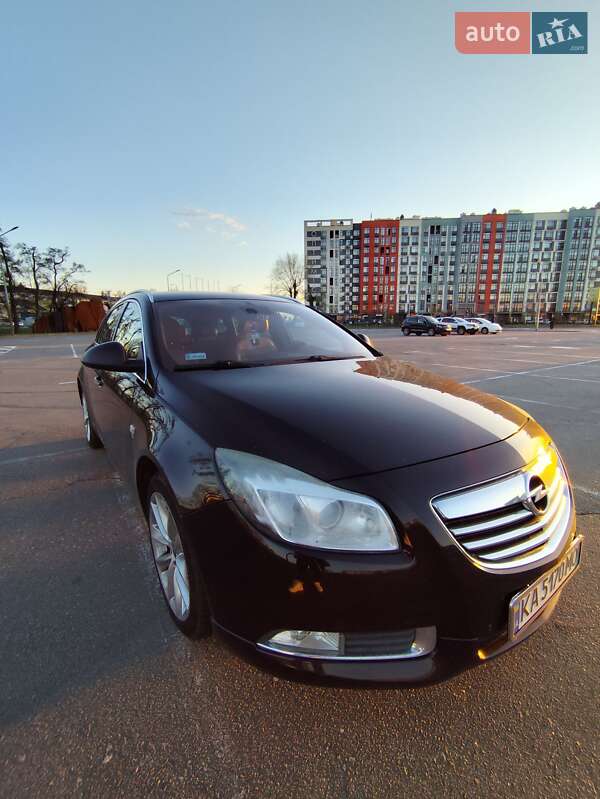 Універсал Opel Insignia 2011 в Гатне
