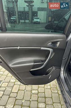 Универсал Opel Insignia 2010 в 