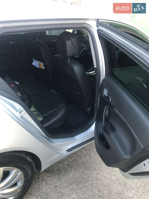 Універсал Opel Insignia 2012 в Хмельницькому