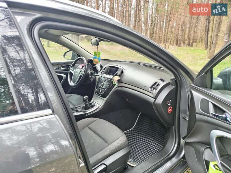 Универсал Opel Insignia 2011 в Черняхове