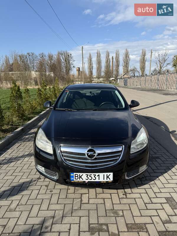 Седан Opel Insignia 2010 в 