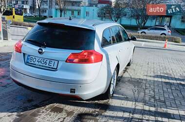 Универсал Opel Insignia 2012 в 