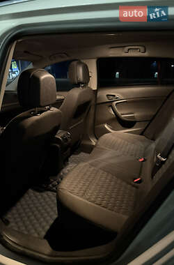 Универсал Opel Insignia 2013 в 
