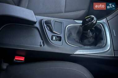 Универсал Opel Insignia 2014 в 