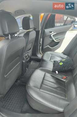 Седан Opel Insignia 2010 в 