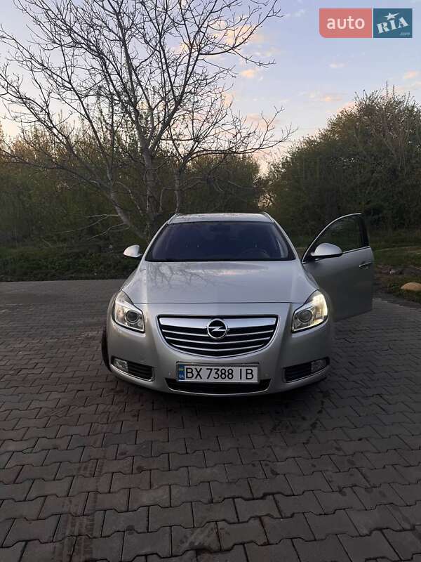 Універсал Opel Insignia 2013 в Старокостянтинові