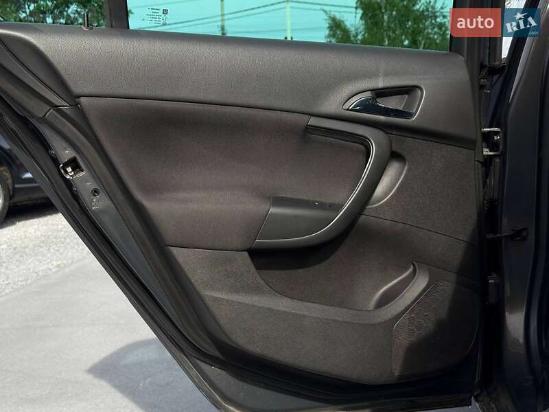 Универсал Opel Insignia 2014 в Ровно