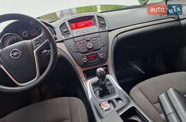 Универсал Opel Insignia 2010 в 