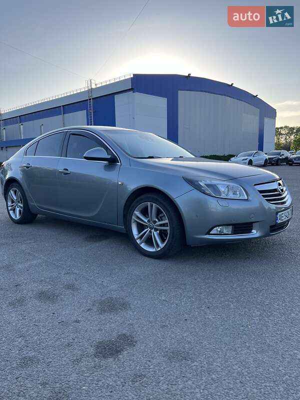 Ліфтбек Opel Insignia 2011 в Дніпрі
