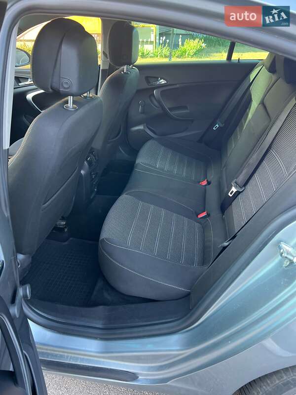 Ліфтбек Opel Insignia 2011 в Дніпрі
