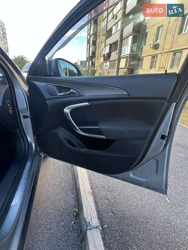 Ліфтбек Opel Insignia 2011 в Дніпрі