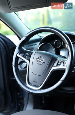 Седан Opel Insignia 2009 в 