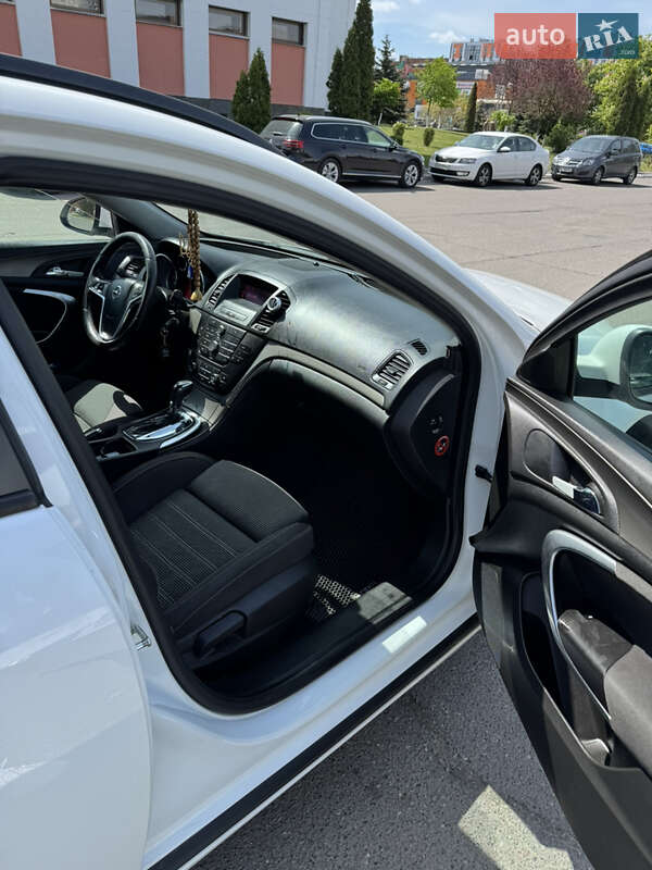 Універсал Opel Insignia 2010 в Вараші