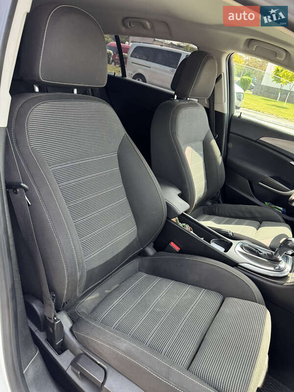 Універсал Opel Insignia 2010 в Вараші