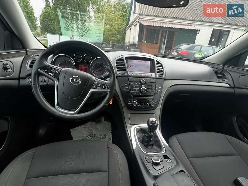 Универсал Opel Insignia 2013 в Староконстантинове