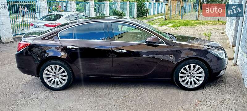 Седан Opel Insignia 2012 в Києві
